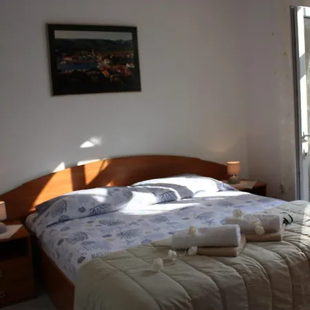 Apartment Niko Jelsa (Hvar)